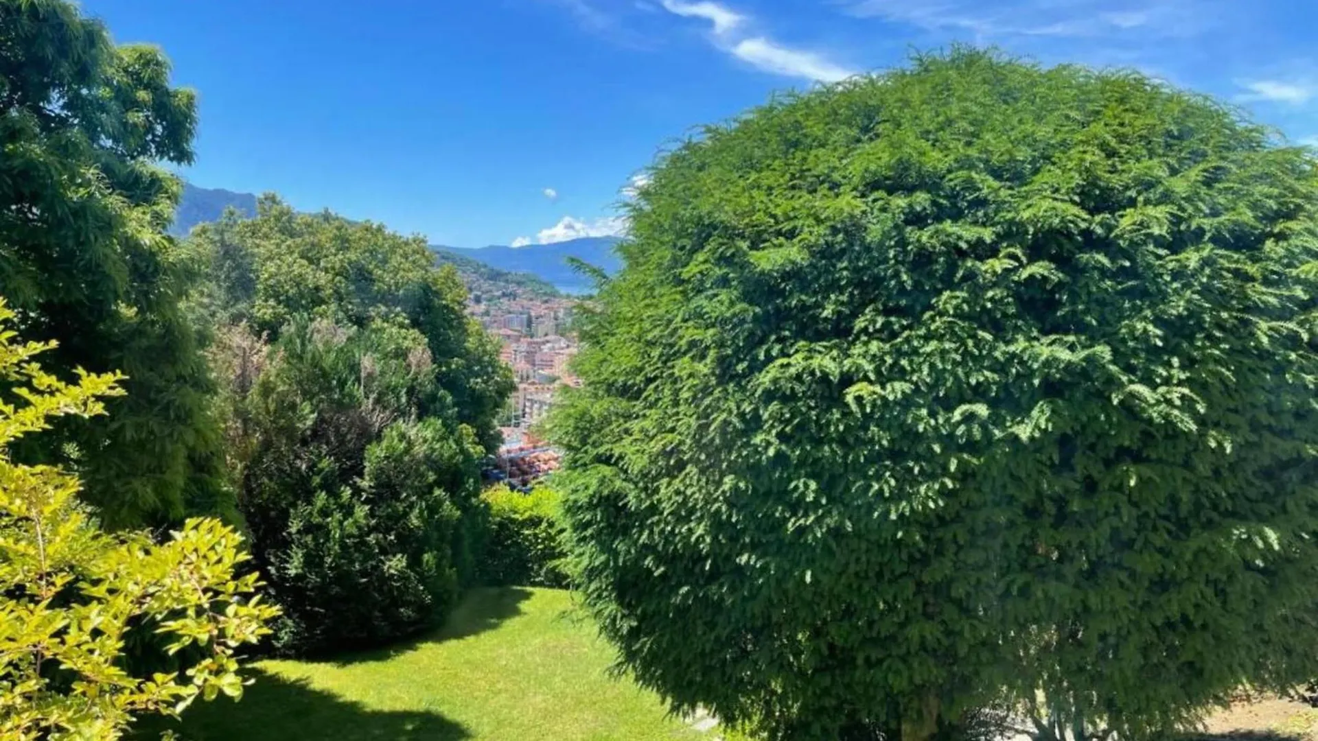 Modern Two-Room Apartment Luino 0*,  Italien